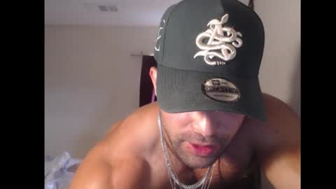 Snapshot of izak144 chatting on 10/13/25, 09:48 izak144 online show from 10/13/25, 09:48