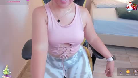 Snapshot of izaro_22 chatting on 12/22/24, 12:17 Iza online show from 12/22/24, 12:17