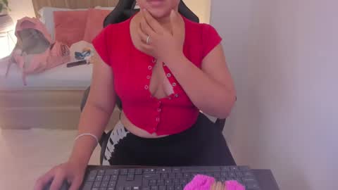 Snapshot of izaro_22 chatting on 01/22/25, 02:26 Iza online show from 01/22/25, 02:26