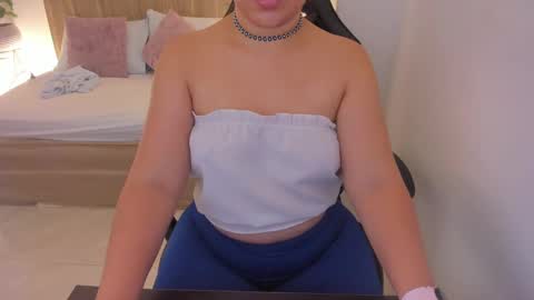Snapshot of izaro_22 chatting on 02/06/25, 06:40 Iza online show from 02/06/25, 06:40