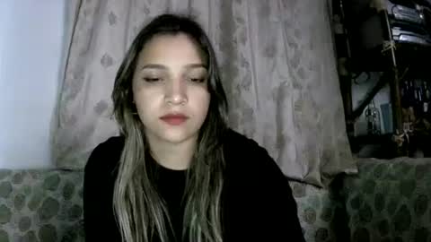 izzy_32 online show from 07/23/26, 08:12
