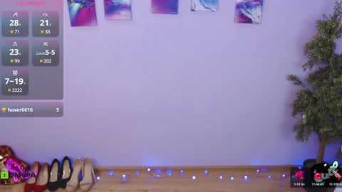 Snapshot of izzy_cam chatting on 12/22/24, 05:23 Queen of nylon  Victoria online show from 12/22/24, 05:23