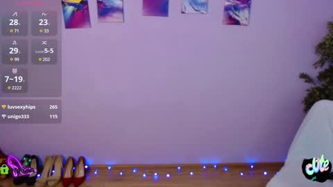 Snapshot of izzy_cam chatting on 01/08/25, 08:27 Queen of nylon  Victoria online show from 01/08/25, 08:27