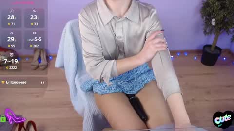 Snapshot of izzy_cam chatting on 02/19/25, 05:38 Queen of nylon  Victoria online show from 02/19/25, 05:38