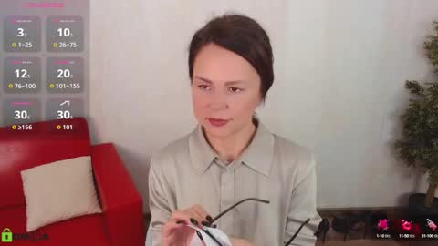 Snapshot of izzy_cam chatting on 09/10/25, 05:29 Queen of nylon  Victoria online show from 09/10/25, 05:29