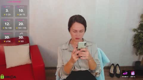 Snapshot of izzy_cam chatting on 09/15/25, 05:18 Queen of nylon  Victoria online show from 09/15/25, 05:18