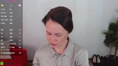 Snapshot of izzy_cam chatting on 10/17/25, 05:21 Queen of nylon  Victoria online show from 10/17/25, 05:21