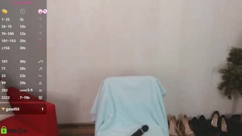 Snapshot of izzy_cam chatting on 10/29/25, 05:42 Queen of nylon  Victoria online show from 10/29/25, 05:42