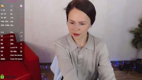 Queen of nylon  Victoria online show from 12/15/25, 05:01