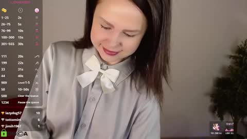 Snapshot of izzy_cam chatting on 03/05/26, 05:14 Queen of nylon Victoria online show from 03/05/26, 05:14
