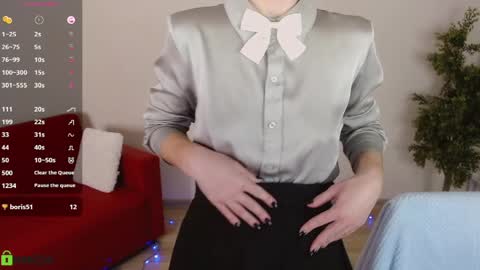 Snapshot of izzy_cam chatting on 03/25/26, 05:13 Queen of nylon Victoria online show from 03/25/26, 05:13
