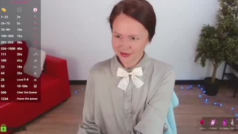 Snapshot of izzy_cam chatting on 06/03/26, 05:21 Queen of nylon Victoria online show from 06/03/26, 05:21