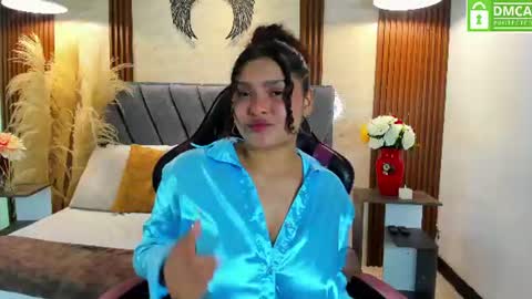 Snapshot of izzy_lux chatting on 07/05/26, 02:13 Isa online show from 07/05/26, 02:13