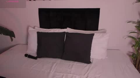 Snapshot of izzy_vega chatting on 10/14/25, 11:49 Izzy vega online show from 10/14/25, 11:49