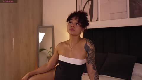 Snapshot of izzy_vega chatting on 03/18/26, 01:53 Izzy vega online show from 03/18/26, 01:53