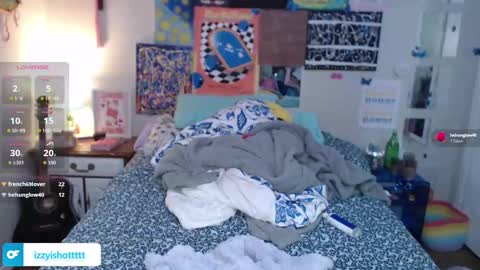 izzyishottttt online show from 12/17/25, 10:49