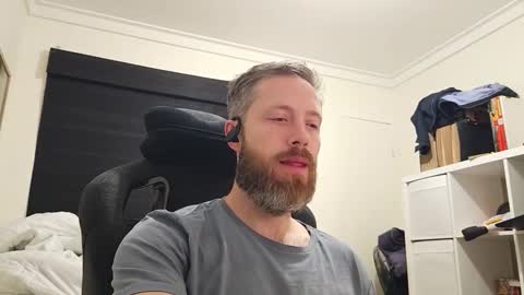 Snapshot of j0hnny_thunder chatting on 10/09/25, 02:15 Johnny Thunder online show from 10/09/25, 02:15