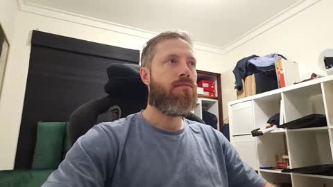 Snapshot of j0hnny_thunder chatting on 10/12/25, 05:06 Johnny Thunder online show from 10/12/25, 05:06