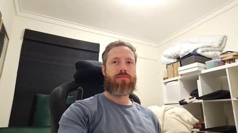 Snapshot of j0hnny_thunder chatting on 10/31/25, 02:23 Johnny Thunder online show from 10/31/25, 02:23