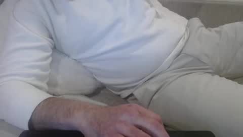 Snapshot of j335129 chatting on 12/03/25, 09:57 James online show from 12/03/25, 09:57