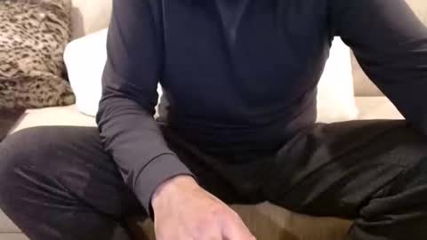 Snapshot of j335129 chatting on 12/16/25, 02:05 James online show from 12/16/25, 02:05