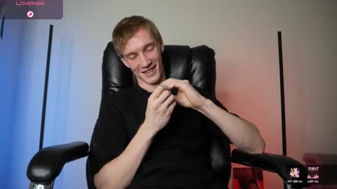 Snapshot of j_akira13 chatting on 10/29/25, 07:32 Danny online show from 10/29/25, 07:32