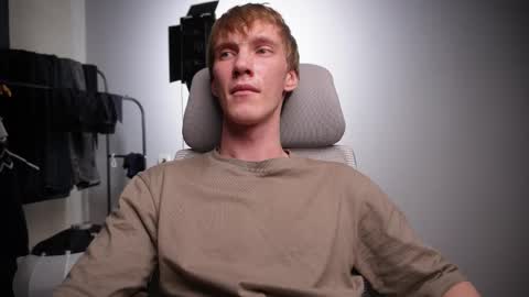 Snapshot of j_akira13 chatting on 11/16/25, 09:37 Danny online show from 11/16/25, 09:37