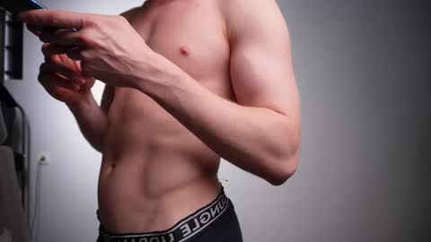 Snapshot of j_akira13 chatting on 11/17/25, 09:48 Danny online show from 11/17/25, 09:48