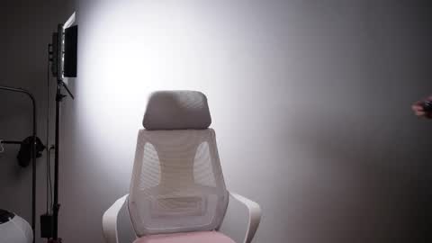 Snapshot of j_akira13 chatting on 11/19/25, 07:14 Danny online show from 11/19/25, 07:14