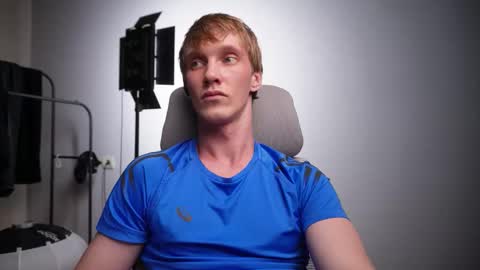 Snapshot of j_akira13 chatting on 11/20/25, 05:34 Danny online show from 11/20/25, 05:34