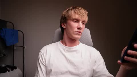 Snapshot of j_akira13 chatting on 12/16/25, 02:49 Danny online show from 12/16/25, 02:49