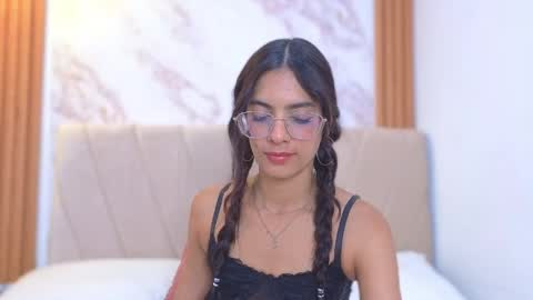j_belle_ online show from 05/27/26, 01:57