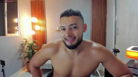 Calix  Independient model Insta and twt Calixsnake online show from 05/05/26, 11:57