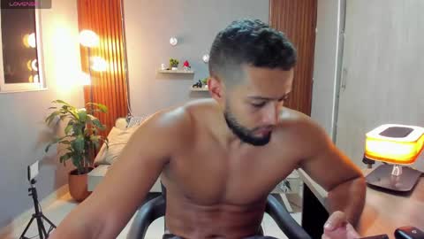 Calix  Independient model Insta and twt Calixsnake online show from 05/10/26, 12:27