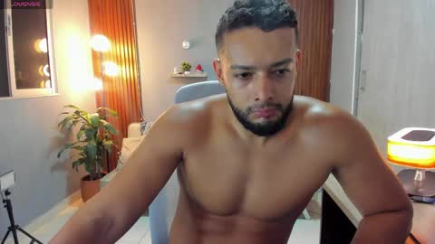 Calix  Independient model Insta and twt Calixsnake online show from 05/12/26, 12:30