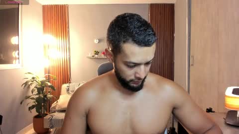 Calix  Independient model Insta and twt Calixsnake online show from 05/18/26, 11:32