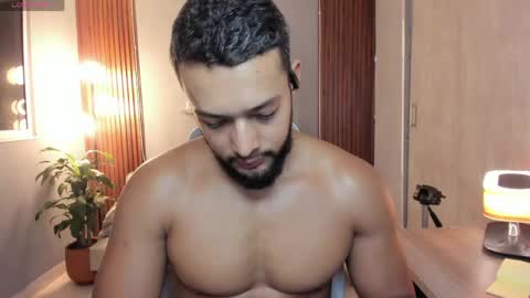 Calix  Independient model Insta and twt Calixsnake online show from 05/22/26, 11:32