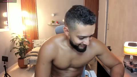 Calix  Independient model Insta and twt Calixsnake online show from 05/26/26, 12:39