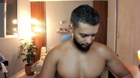 Calix  Independient model Insta and twt Calixsnake online show from 05/31/26, 10:33
