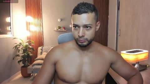 Calix  Independient model Insta and twt Calixsnake online show from 06/18/26, 11:42