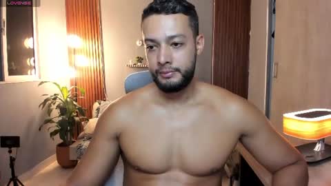 Calix  Independient model Insta and twt Calixsnake online show from 07/15/26, 11:32