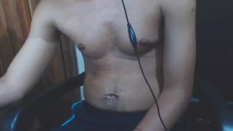 Snapshot of j_castello chatting on 01/11/25, 08:10 J online show from 01/11/25, 08:10