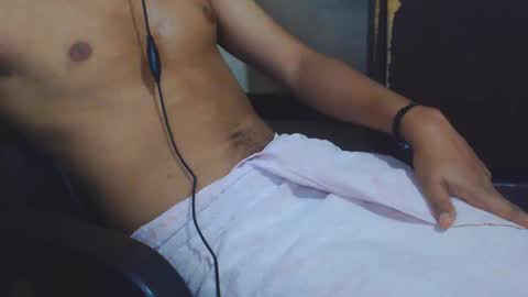 Snapshot of j_castello chatting on 01/19/25, 09:23 J online show from 01/19/25, 09:23