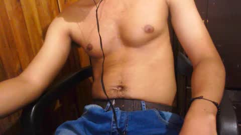 Snapshot of j_castello chatting on 10/08/25, 04:48 J online show from 10/08/25, 04:48