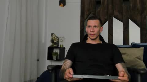 Snapshot of j_king__ chatting on 01/12/26, 05:51 J King online show from 01/12/26, 05:51