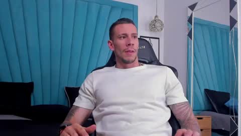 Snapshot of j_king__ chatting on 02/28/26, 01:45 J King online show from 02/28/26, 01:45