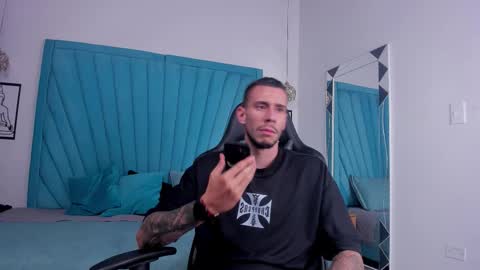 Snapshot of j_king__ chatting on 03/24/26, 01:32 J King online show from 03/24/26, 01:32