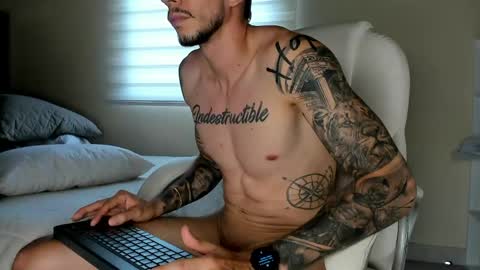 Snapshot of j_king__ chatting on 05/19/26, 02:56 J King online show from 05/19/26, 02:56