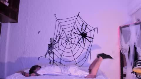 Snapshot of j_martony chatting on 10/22/25, 12:05 j_martony online show from 10/22/25, 12:05