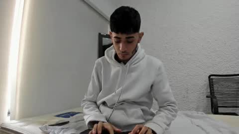 Snapshot of j_martony chatting on 11/27/25, 12:07 j_martony online show from 11/27/25, 12:07